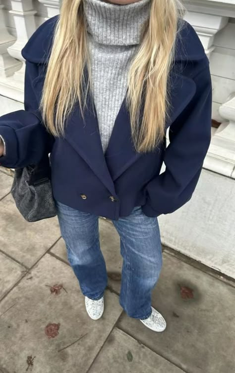 Outfit inspo Check more at https://beautyfashionideas.com/uncategorized/outfit-inspo-7/ Stockholm Outfits, Mantel Outfit, Winter Date Night Outfits, Uni Fits, Skandinavian Fashion, Autumn Fits, Uni Outfits, Copenhagen Style, Stockholm Style