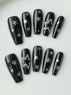 Black Chrome Star Nails, Pop Star Nails, Black Nails With Silver Stars, Black And Silver Star Nails, Cute Emo Nails, Gothic Nails Designs, Black Nails With Stars, Star Nails Black, Black And White Nails Acrylic