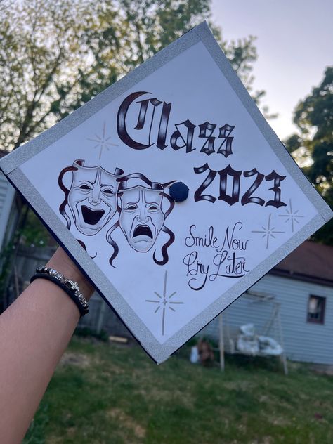 Selena Graduation Cap Ideas, Grad Cap Ideas Latina, Senior Cap Ideas Mexican, Lowrider Graduation Pictures, Chicana Graduation Cap, Graffiti Graduation Cap, Grad Cap Inspo Mexican, Grad Cap Ideas Mexican, Chicano Graduation Cap