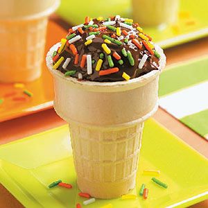 Making this for my daughters birthday tomorrow  -- Brownies in cone instead of cake mix Band Booster, Dessert For Kids, Treats To Make, Chocolate Lasagna, Fun Dessert, Bake Sale Recipes, Brownie Ice Cream, Sandwich Shop, Sale Ideas