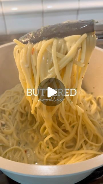 Best Garlic Butter Noodles, Linguine Noodle Recipes, Cheesy Garlic Noodles, Side Noodles Recipes, How To Make Buttered Noodles, Garlic Buttered Noodles, Creamy Butter Noodles, Butter Pasta Recipes Kids, Britscookin Recipes