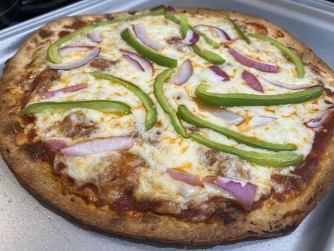 This Loaded Green Pepper and Onion Pizza is one of my favorite pizzas to make in a pinch when I’m hungry. I tend to keep ingredients for making pizza on hand. It’s great to have when I want something that is quick and easy while still being delicious. When I don’t feel like cooking a Pepper And Onion Pizza, Green Pepper Pizza, Pizza Oven Recipes Wood Fired, Red Pepper Pizza, Onion Pizza, Homemade Ham, How To Cook Greens, Making Pizza, Craving Pizza