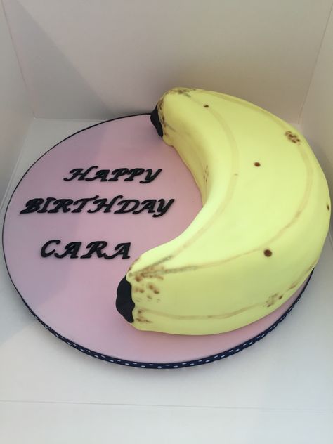 My banana shaped cake!!! Was a success!!! Yupiiii Banana Cake Recipe, Shaped Cake, Minion Birthday, Cake Shapes, Minion Party, Sugar Craft, Banana Cake, Cake Tins, Tin Can