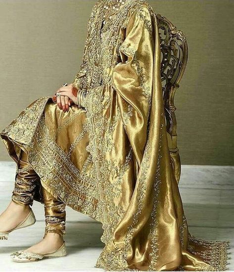 Pakistani Couture, Pakistani Wedding Outfits, Alternative Wedding Dresses, Pakistani Bridal Dresses, Indian Bridal Outfits, Pakistani Bridal Wear, Pakistani Dress Design, Indian Designer Outfits, Anarkali Dress