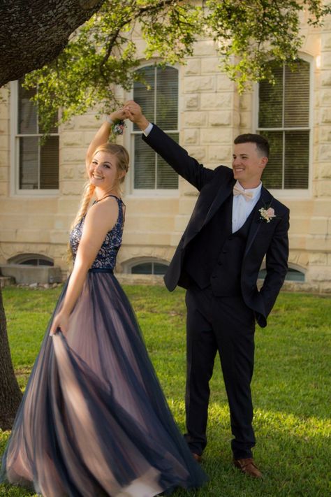 Prom Photo Ideas Couple, Cute Prom Couples, Pair Poses, Prom Couple Pictures, Formal Pics, Homecoming Pics, Hoco Poses, Ballroom Dance Photography, Prom Pose