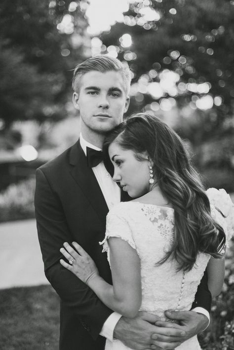 I love how the focus is on the groom, instead of just the bride for once. Love love love!! Prom Pic Ideas, Prom Photo Ideas, Prom Picture Ideas, Prom Pictures Couples, Prom Picture, Michael Weatherly, Prom Photography, Prom Pics, Prom Poses