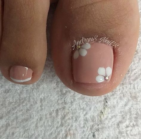 Best 14+ simple toe nails designs you must try this year New Pedicure Ideas, Pedicures With Designs, Nail Designs For Feet Toenails Art Ideas, Floral Pedicure Designs, Pedicure With Flower Design, Toenail Art Designs Summer, Toenail Art Designs Summer Pedicures, Nails Feet Design, Spring Pedicure Ideas Toenails Simple