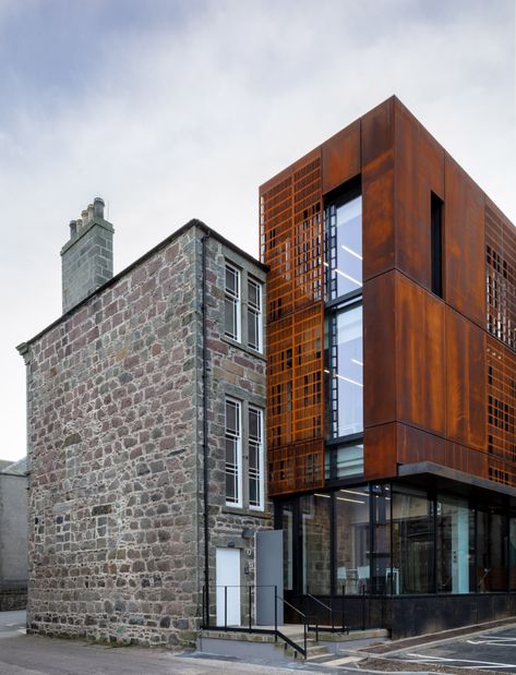 Moxon Architects adds weathering steel extension to Aberdeenshire Council HQ Weathered Steel, Rainscreen Cladding, Steel Extension, Steel Architecture, Steel Cladding, Weathering Steel, House Siding, Adaptive Reuse, Listed Building