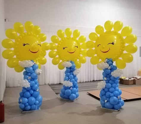 Sun Themed Birthday Party Centerpieces, Sun Balloon Decoration, Sunshine Balloon Decor, Sun Centerpiece Ideas, Sun Birthday Decorations, Sunshine Birthday Theme, Kylie Baby Shower, 1 Year Birthday Party Ideas, Sunshine Decorations