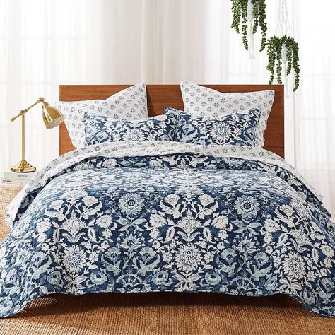 Levtex Home Laure Indigo Quilt Set with Shams Coastal Room Ideas, Navy Comforter, Cream Quilt, Indigo Quilt, Coordinates Decor, King Quilt Sets, Hawaii House, Coastal Room, Quilt Care