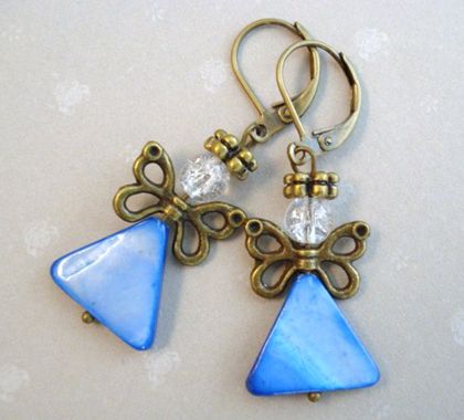 A unique informative blog of free jewelry making tutorials, design inspirations, tips and tricks and trends Diy Christmas Earrings, Free Jewellery Making Tutorials, Diy Angels, Beaded Angels, Angel Earrings, Angel Crafts, Angel Jewelry, Holiday Earrings, Earring Designs