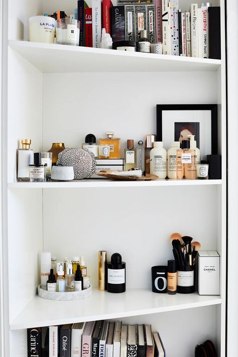 Peek Inside the Home of Graphic Designer Talisa Sutton | domino Perfume Display On Dresser, Vanity Inspo, Makeup Dresser, Koleksi Parfum, Penyimpanan Makeup, Perfume Organizer, White Sheet Set, Dresser Table, Organizer Ideas