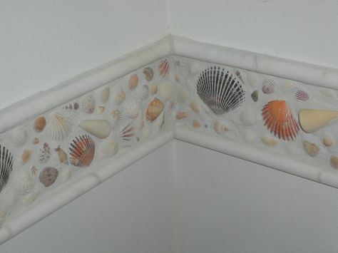 I wanted to do something with all the shells I have collected over the years.  This is my creation.  It is so cool.  The shell strip goes completely around my bathroom wall.  I love it. Seashell Bathroom Decor, Maximalist House, Seashell Bathroom, Beachy Aesthetic, Beach Theme Bathroom, Casa Country, Coastal Bathrooms, Beachy Decor, Room Walls