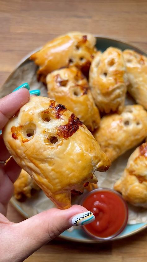 11K views · 588 reactions | Ghost sausage rolls 👻👻👻. Full recipe in caption on longer reel. #foodhacks #foodhacks #mrshinch #foodmadesimple #mumfood #kidsfoodideas #viralreels #halloweenfood #halloweenfoodideas #halloweenlife #tipsandtrick #sausagerolls #puffpastry #puffpastryrecipes #lifehacking #kidspartyideas #kidsfood | Anthea Malialis | moon blues · Halloween Waltz | Reels Halloween Sausage Rolls, Halloween Rolls, Halloween Catering, Sausage Rolls, Puff Pastry Recipes, Puff Pastry, Savoury Food, Food Hacks, Make It Simple