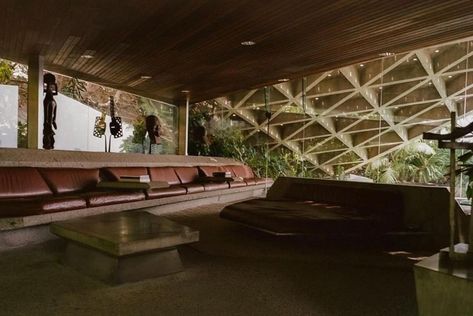 Sheats-Goldstein Residence, Los Angeles. The Sheats-Goldstein Residence is a home designed and built between 1961 and 1963 by American… | Instagram Goldstein Residence, John Lautner, Concrete Architecture, Embrace Nature, Organic Architecture, The Building, Natural Environment, Los Angeles California, Architecture Design