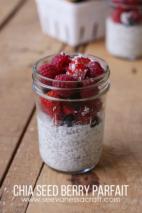 Chia Seed Yogurt, Chia Seed Parfait, Yogurt Parfait Recipe, Mediterranean Breakfast, Parfait Recipe, Berry Yogurt, Berry Parfait, Chia Recipe, Healthy Food Habits