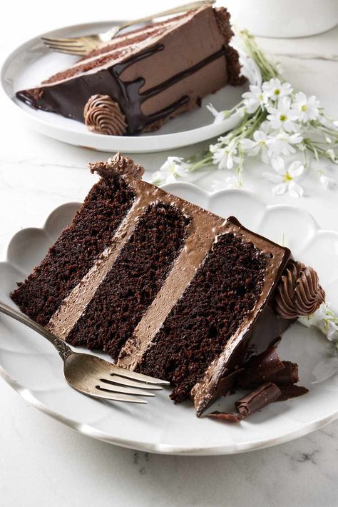 Triple Layer Chocolate Cake, Triple Layer Cake, Layer Chocolate Cake, Triple Chocolate Cake, Dessert Bites, Easy Chocolate Cake, Buttercream Recipe, Delicious Cake Recipes, Mousse Recipes