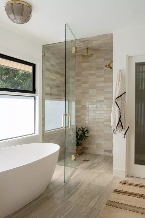 17 Luxurious Walk-In Shower Ideas From Designers Neutral Bathroom Design, Walk In Shower Ideas, Master Bath Shower, Neutral Bathroom, House Bathrooms, Bathroom Design Trends, Master Shower, Bath Room, Bathroom Renos