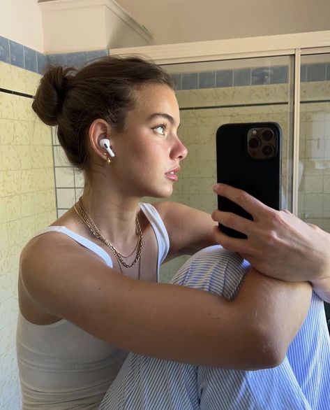 Isabelle Petzl, On Ear Earphones, Earth Angel, Pinterest Girls, Beach Babe, Camera Roll, Spring Outfit, Girly Things, Beach Outfit