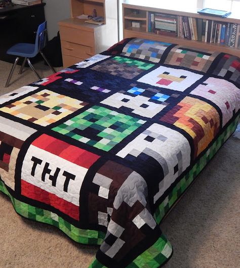 Minecraft Quilt Pattern, Minecraft Room Designs, Video Game Themed Bedroom, Minecraft Blanket, Minecraft Pillow, Gaming Themed Bedroom, Minecraft Diy Crafts, Minecraft Quilt, Minecraft Room Decor