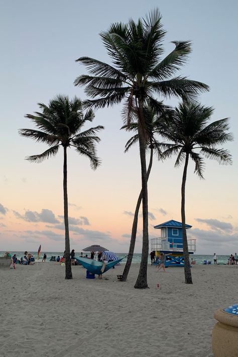 Hollywood Beach, Florida Phone Painting, Hollywood Beach Florida, Turquoise Aesthetic, Miami Life, Hollywood Florida, Hollywood Beach, Florida Trip, Florida Girl, Vacation Mood