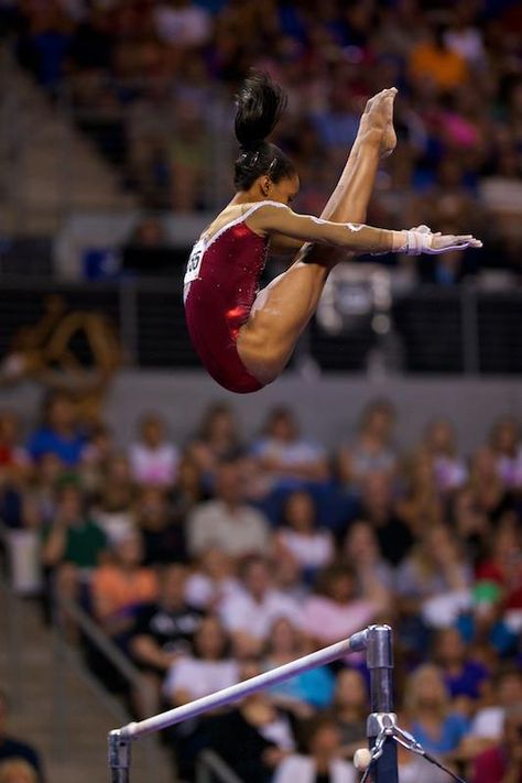 Gabrielle Douglas Gymnastics Uneven Bars, Famous Gymnasts, Gabrielle Douglas, Gymnastics Tricks, Uneven Bars, Gabby Douglas, Sport Model, Gymnastics Photography, Usa Gymnastics