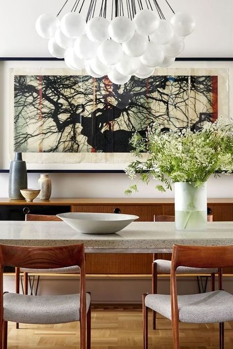 elle decor a list Beverly House, Dining Designs, Elle Decor Magazine, Arrange Furniture, Interior Decor Inspiration, Colorful House, Expensive Homes, Mid Century Interior, Colorful Eclectic