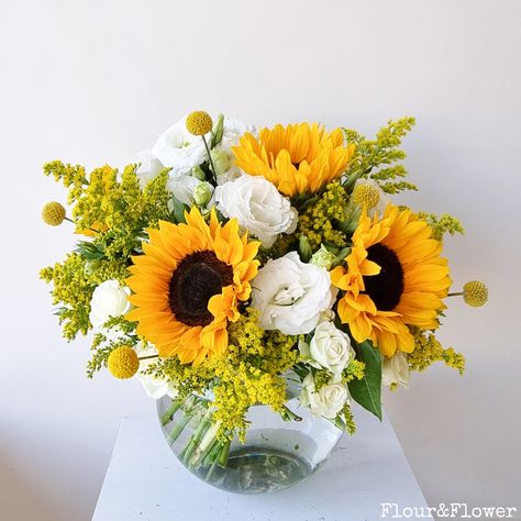 Solidago Flower Floral Arrangements, Simple Sunflower Arrangements Vases, Sunflower And Hydrangea Centerpieces, Small Sunflower Arrangements, Modern Sunflower Arrangements, Sunflower Centerpieces Baby Shower Diy, Floral Arrangements With Sunflowers, Sunflower Arrangement Ideas, Sunflower Bouquet Vase