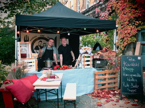 stall Booth Design Food, Stall Decorations, Street Food Design, Food Stall Design, Farmers Market Booth, Asian Street Food, Flea Market Decorating, Stall Designs, Food Stands