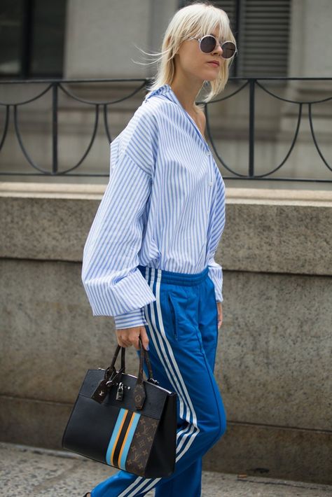 Adidas Track Pants Outfit, Adidas Pants Outfit, Looks Adidas, Track Pants Outfit, Soccer Outfit, Look Adidas, Adidas Track Pants, Feminine Blouses, Popsugar Fashion