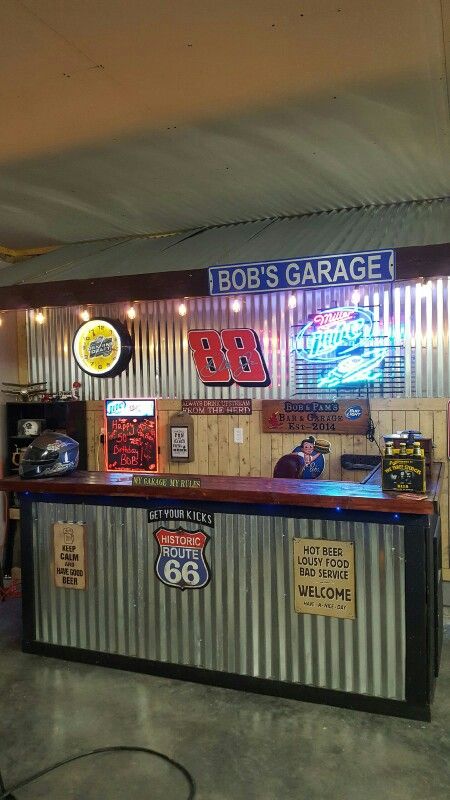 Garage Theme Cafe, Truck Bar Ideas, Garage Makeover Bar, Garage Cafe Design Ideas, Motorcycle Bar Ideas, Garage Sitting Area, Garage Bar Decor, Small Garage Bar, Garage Bars