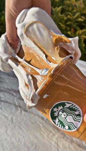 Starbucks Slime, Slime Asmr Food, Slimy Slime, Diy Fluffy Slime, Glossy Slime, Slime Crunchy, Diy Slime Recipe, Slime Vids, Slime Craft