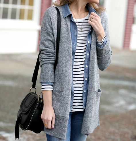 Casual Layered Look perfect for fall!  Layer a black and white striped tee with an open denim shirt and cozy grey sweater.  #fallfashion #blackandwhite #stripes #sweater #styletips #fallstyle Chambray Shirt Outfits, Fall Trends Outfits, Look Short, Layering Outfits, Casual Friday, Chambray Shirt, 가을 패션, Looks Vintage, Outfits Casuales