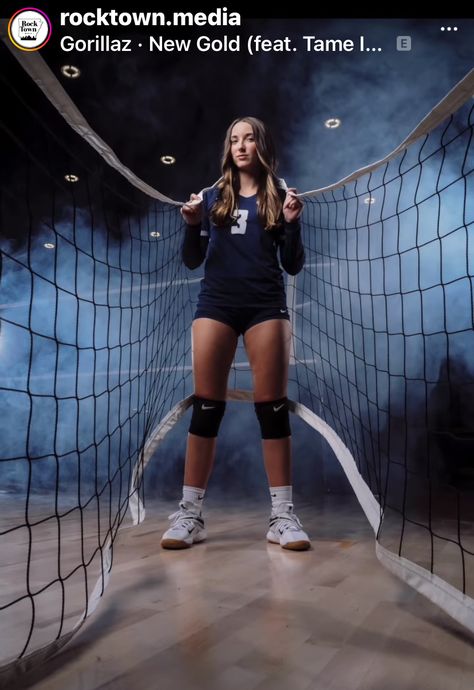 Senior Volleyball Banner, Cali Pics, Volleyball Team Photos, Volleyball Pics, Sports Poses, Volleyball Team Pictures, Professional Volleyball, Volleyball Photography, Volleyball Senior Pictures