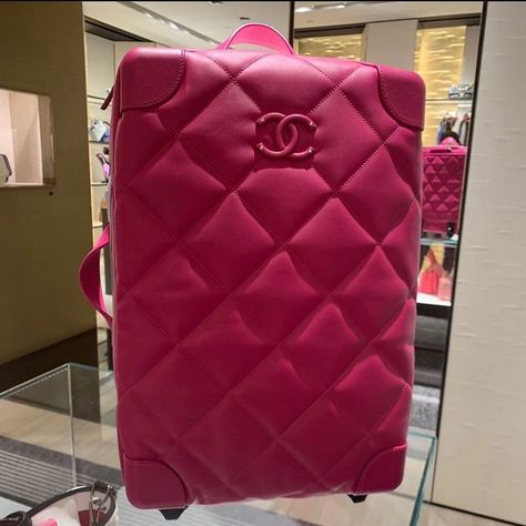 Chanel Luggage, Designer Handbags Louis Vuitton, Louis Vuitton Taschen, Gucci Guilty, Designer Luggage, Best Designer Bags, Handbags Louis Vuitton, Gucci Tote Bag, Replica Designer Handbags