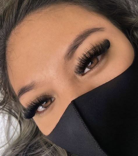 Mega Lashes With Spikes, Beautiful Lashes Extensions, Mixed Volume Lash Extensions, Medium Length Eyelash Extensions, 16 Mm Lash Extensions, Hybrid Volume Lash Extensions Styles, Lashes On Big Eyes, Textured Lash Extensions, Lash Volume Extensions