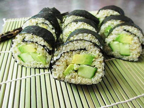 A little spin on my favorite food. Sushi without the white rice and nice veggies!! I love this so much!!! Avocado Sushi Roll, Pescetarian Meals, Sushi Wraps, Avocado Sushi, Broccoli Quinoa, Quinoa Recipes Healthy, Better Lifestyle, Vegan Sushi, Spicy Salmon