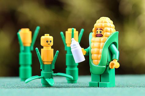 Lego Funny, Lego Humor, Lego Baby, Lego Knights, Baby Corn, Lego Display, Lego Inspiration, Lego People, Amazing Lego Creations