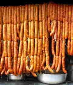 Linguica is a robust Portuguese sausage that receives far less attention than it deserves. Unlike its cousin, chorizo, linguica is more flav... Linguica Recipes, Bacon Explosion, Country Sausage, Curing Meat, Making Sausage, Meat Curing, Sausage Making Recipes, Portuguese Sausage, Home Made Sausage