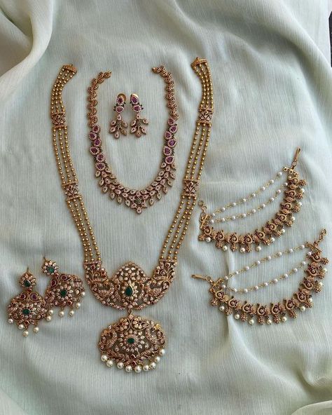 Jewelry Set Design For Wedding, Simple Indian Bridal Jewelry, Pearl Jewelry For Wedding, Bridal Gold Set Design, Pearl Sets Jewellery Indian Gold, Pearl Sets Jewellery Indian, Set Jewellery Design, Bridal Sets Indian Wedding Jewelry, Bridal Set Jewellery