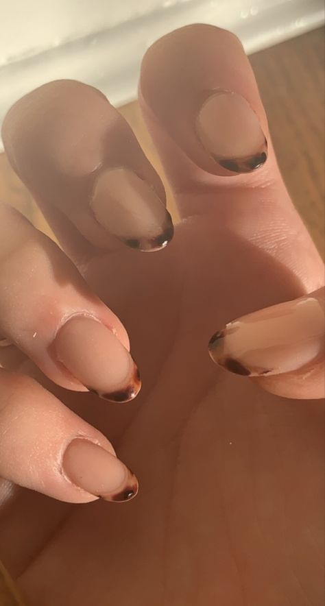 Glossy Fall Nails, Short Fall Almond Nails, Fall Minimalist Nails, Minimal Fall Nails, Simple Autumn Nails Short, Short Almond Nails Fall, Acrylics Short, Fall Almond Nails, Minimalist Glam