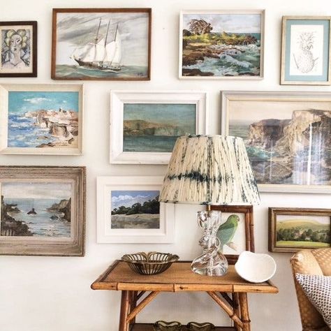 Creating a Gallery Wall? Don’t Start Hammering Yet - The New York Times Gallery Wall Decor, Painting Gallery, Wall Gallery, Inspiration Wall, Pics Art, Coastal Living, Art Gallery Wall, Coastal Decor, Wall Colors