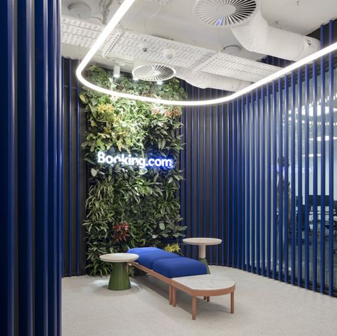 Office Lounge Interior, Office Design Blue, Blue Office Design, Blue Green Office, Cool Office Design, Offices Designs, Higher Education Design, Container Furniture, Office Blue