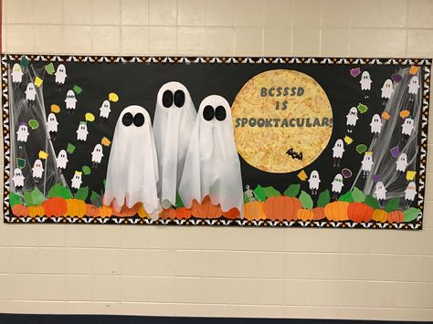 Halloween Ghost Bulletin Board, Halloween Pto Bulletin Board, Halloween Lunchroom Bulletin Boards, Halloween Office Bulletin Board Ideas, Classroom Decorations Halloween, Halloween Display Board, Halloween School Boards, Halloween School Board Ideas, Halloween Class Board