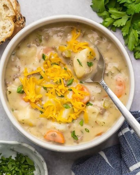 Ashley | Easy Family Meals on Instagram: "Back in MB and craving (you guessed it) soup 🤣 This Cheeseburger Soup has always been one of my favorites but I gave it a little update this week. It’s thick, creamy, chunky, totally comforting and perfect for dunking so don’t forget the crusty bread 🎉 Get the recipe in my profile ❤️ https://www.thereciperebel.com/cheeseburger-soup/ #soup #souprecipe #soupseason #souprecipes #soupweather #comfortfood #comfortfoods #comfortfoodie #dinnerideas #dinne Bob Evans Cheddar Potato Soup, Mushroom Bisque Soup Zupas, Cheeseburger Soup Six Sisters, Allrecipes Cheeseburger Soup, Brocc Cheddar Soup, Cheeseburger Soup Crockpot, Soup With Ground Beef, Low Fat Cheese, Cheeseburger Soup