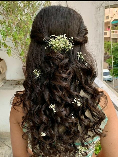 Quince Hair, Grad Nails, Bridesmaid Hair Inspo, Event Hairstyles, Curly Prom Hair, Hair Styels, Prom Inspo, Prom 2024, Ball Hairstyles