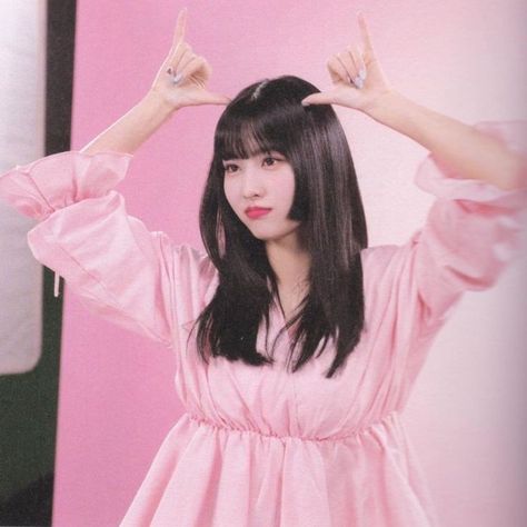 Twice Colors, Korean Long Hair, Momo From Twice, Twice Pink, Kpop Pink, Momo Hirai, Twice Momo, Momo Twice, Pink Themes