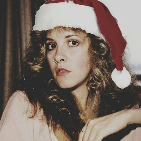 Merry Xmas Stevie Nicks Christmas, 70s Christmas Aesthetic, Stevie Nicks Now, Weeks Till Christmas, Buckingham Nicks, Magical Women, Ancient Queen, Lindsey Buckingham, Stevie Nicks Fleetwood Mac