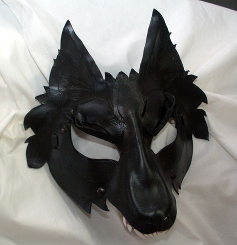 Ʀҽɖ Black Jackal, Big Bad Wolf Costume, Wolf Halloween Costume, Diy Fantasia, Leather Cosplay, Wolf Black, Wolf Costume, Wolf Mask, Cosplay Mask