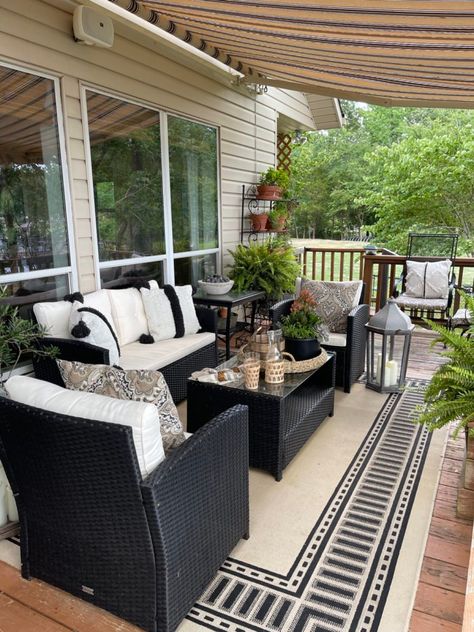 Small Patio Organization Ideas, Black And Tan Porch Decor, Black And White Porch Decor Ideas, Neutral Porch Decor, Black And Tan Patio Decor, Small Pool Deck Decorating Ideas, Black And White Deck Decor, Neutral Patio Decor Ideas, Black Patio Furniture Ideas